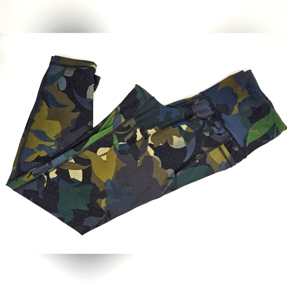 Old Navy Elevate Go Dry Leggings in a camo print